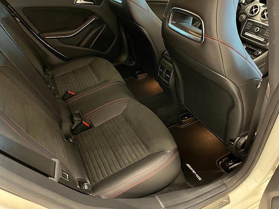 Mercedes-Benz CLA250 11 of 15
