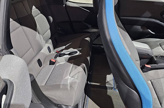 BMW i3 10 of 17