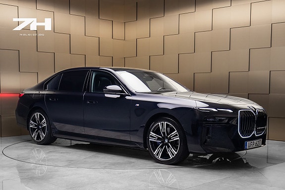 BMW i7 7 of 27