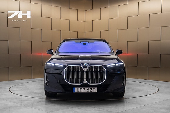 BMW i7 8 of 27