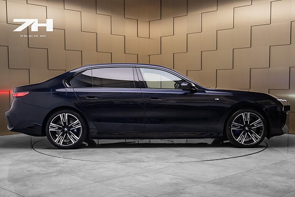 BMW i7 6 of 27