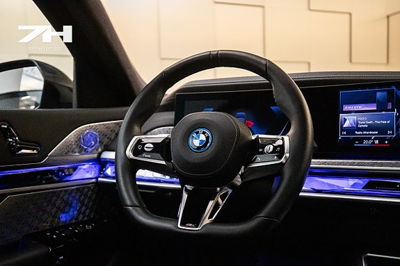 BMW i7 11 of 27