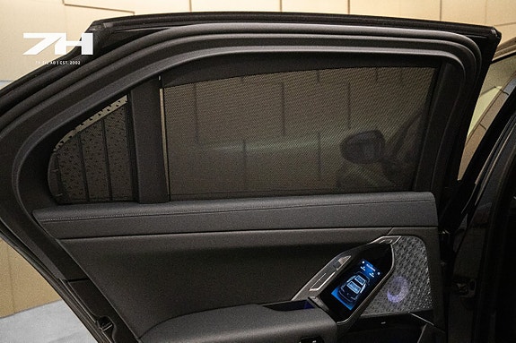 BMW i7 22 of 27
