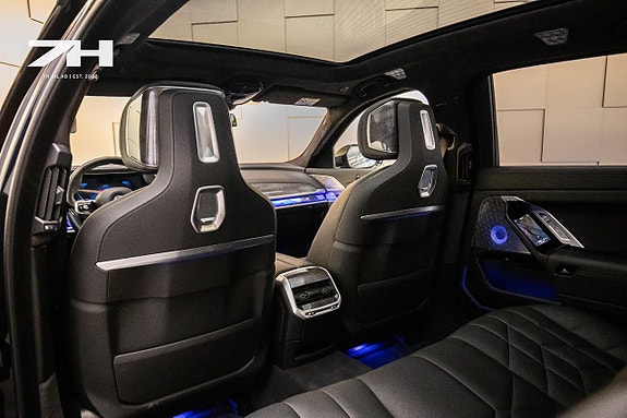 BMW i7 21 of 27