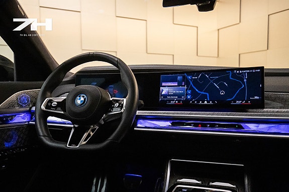 BMW i7 13 of 27