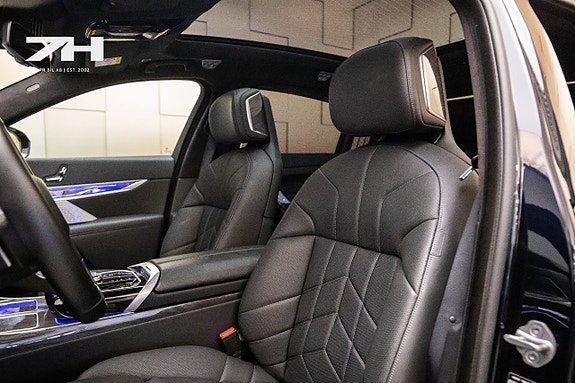 BMW i7 17 of 27