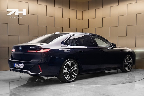 BMW i7 5 of 27
