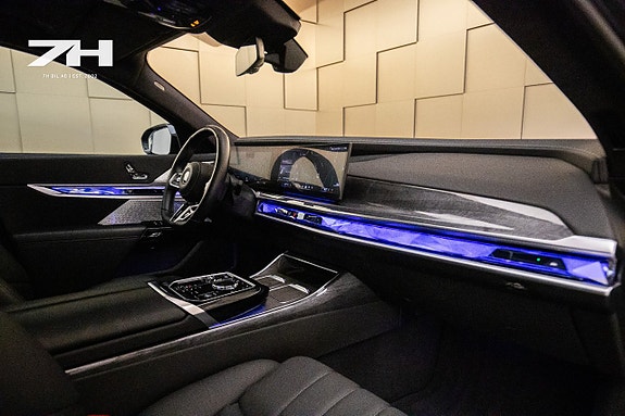 BMW i7 16 of 27
