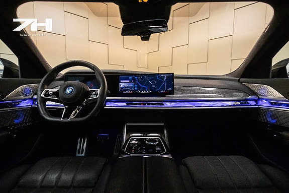 BMW i7 14 of 27