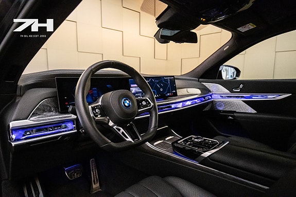 BMW i7 9 of 27