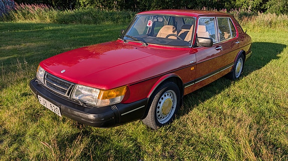 Saab 900 2 of 10