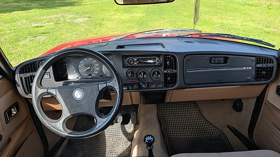 Saab 900 6 of 10