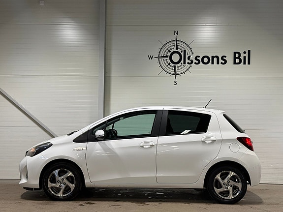 Toyota Yaris 3 of 20