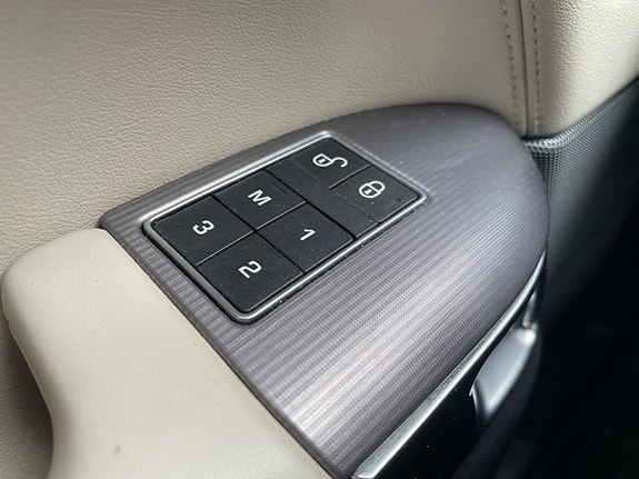 Land Rover Range Rover Sport 15 of 23