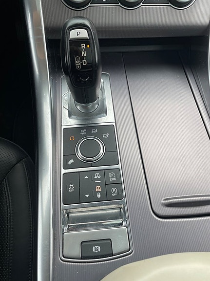 Land Rover Range Rover Sport 17 of 23