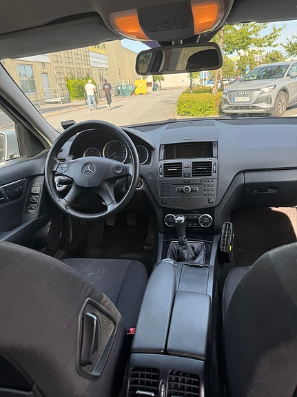 Mercedes-Benz C180 3 of 9