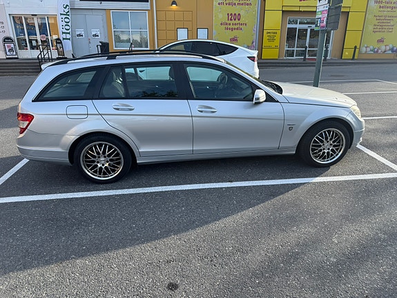 Mercedes-Benz C180 4 of 9