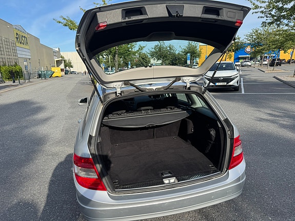 Mercedes-Benz C180 5 of 9