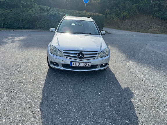 Mercedes-Benz C180 2 of 9