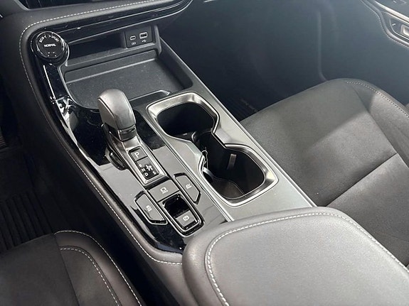 Lexus NX350h 15 of 15