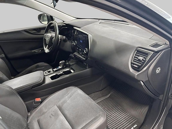 Lexus NX350h 7 of 15