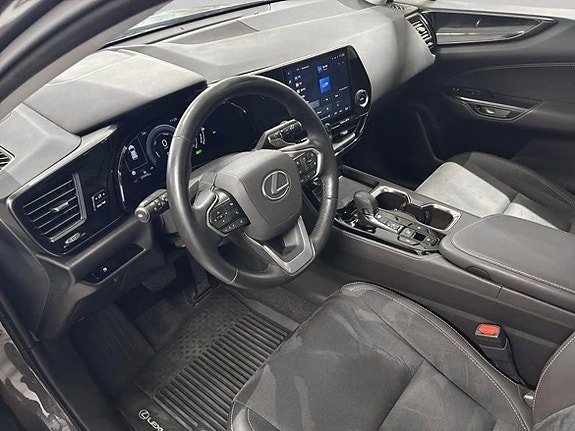 Lexus NX350h 11 of 15