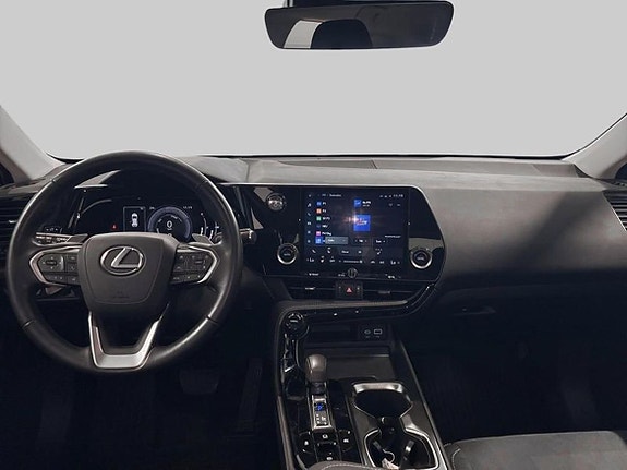 Lexus NX350h 9 of 15