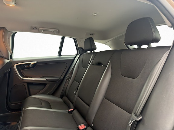 Volvo V60 Cross Country 21 of 28