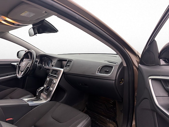 Volvo V60 Cross Country 23 of 28