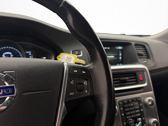 Volvo V60 Cross Country 15 of 28