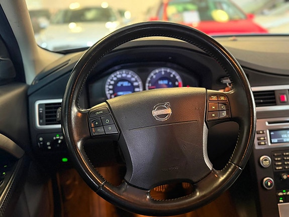 Volvo V70 12 of 18