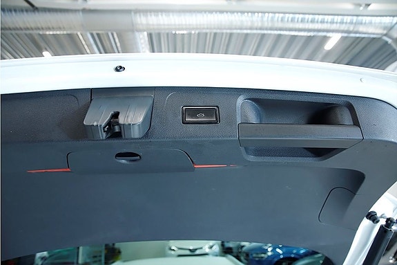 Volkswagen Passat Alltrack 16 of 18