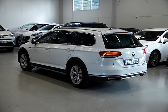 Volkswagen Passat Alltrack 4 of 18