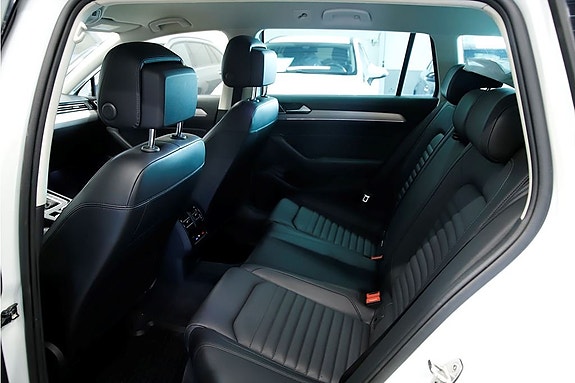 Volkswagen Passat Alltrack 9 of 18