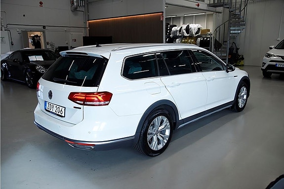 Volkswagen Passat Alltrack 6 of 18