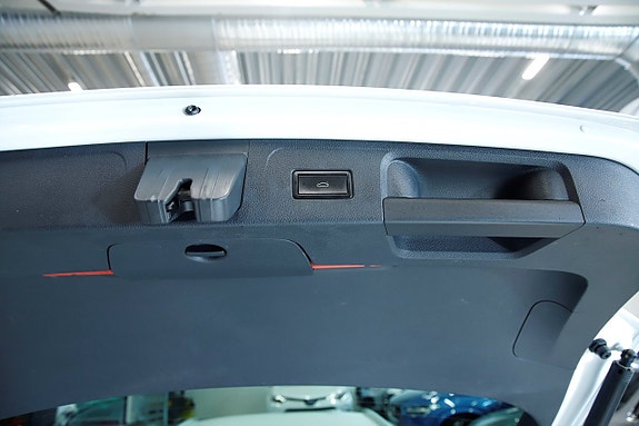Volkswagen Passat Alltrack 16 of 18