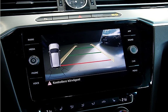 Volkswagen Passat Alltrack 11 of 18
