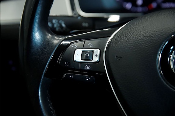 Volkswagen Passat Alltrack 13 of 18
