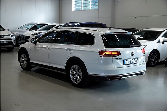 Volkswagen Passat Alltrack 4 of 18