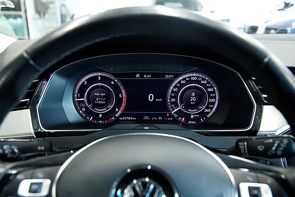 Volkswagen Passat Alltrack 14 of 18