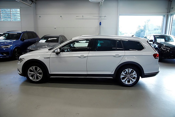 Volkswagen Passat Alltrack 3 of 18