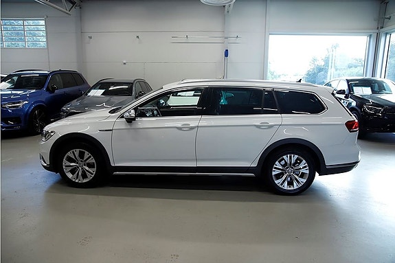 Volkswagen Passat Alltrack 3 of 18