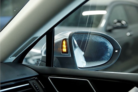 Volkswagen Passat Alltrack 10 of 18