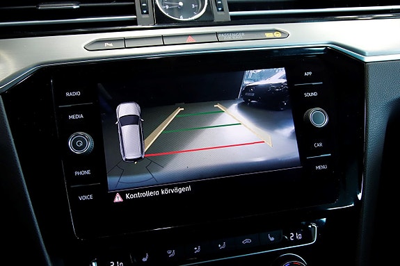 Volkswagen Passat Alltrack 11 of 18