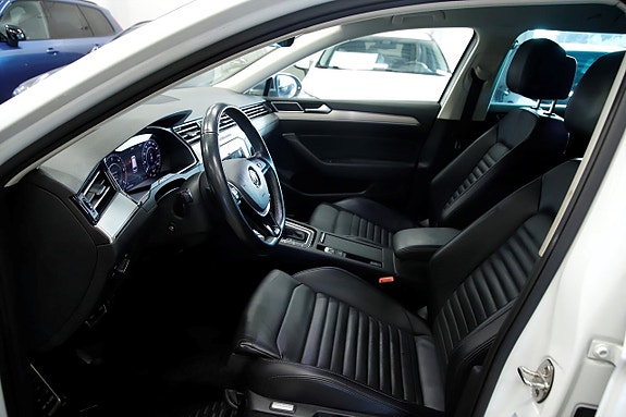 Volkswagen Passat Alltrack 8 of 18