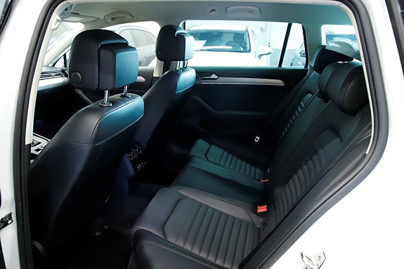 Volkswagen Passat Alltrack 9 of 18