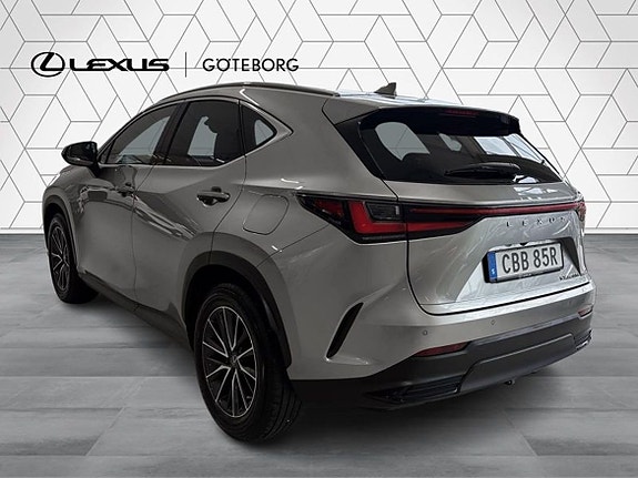 Lexus NX450h+ 4 of 16