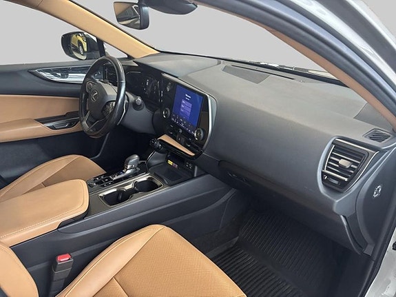 Lexus NX450h+ 8 of 16