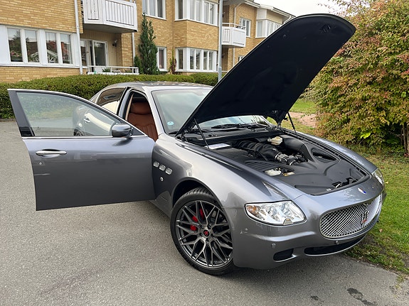 Maserati Quattroporte 2 of 6