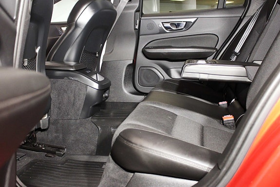 Volvo V60 Cross Country 14 of 27